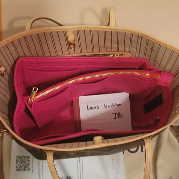 Authentic LV MM Neverful Tote2021 - Picture 13 of 17